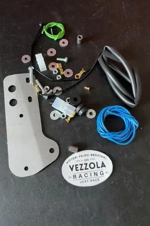 Vezzola Racing - Kit Montaggio Bobina e Regolatore SIP per Vespa 50 L, N, R, Special, ET3, Primavera (Ferro da Verniciare) | Nuovo arrivo